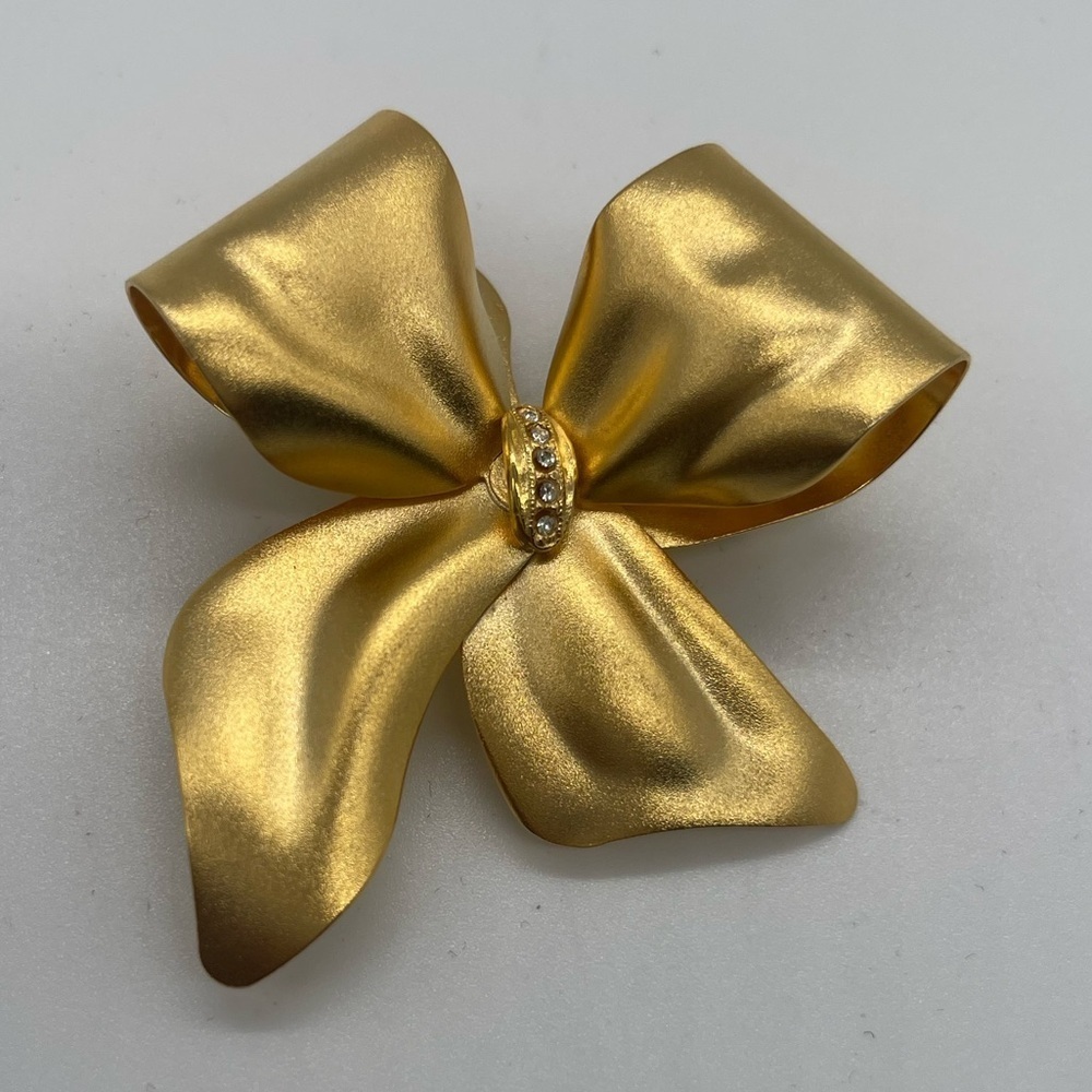 Tons Bow Brooch with Rhinestones accent